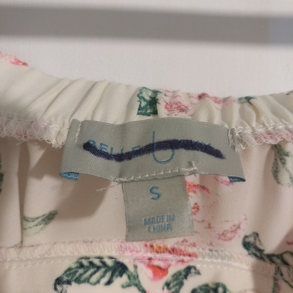NWT Belle Sky Floral Off The Shoulder Blouse - Picture 7 of 7